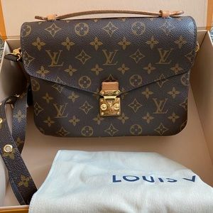 Authentic Louis Vuitton Pochette Métis